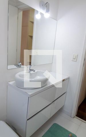 Apartamento à venda com 213m², 3 quartos e 4 vagas Apartamento à venda com 213m², 3 quartos e 4 vagasBanheiro da Suíte 1