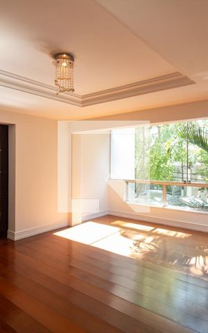 Apartamento à venda com 213m², 3 quartos e 4 vagas Apartamento à venda com 213m², 3 quartos e 4 vagasSala de Jantar