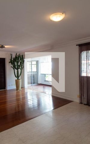 Apartamento à venda com 213m², 3 quartos e 4 vagas Apartamento à venda com 213m², 3 quartos e 4 vagasSala