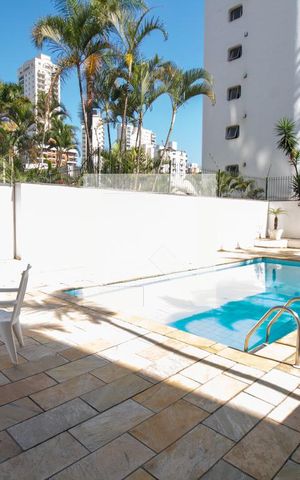 Apartamento à venda com 213m², 3 quartos e 4 vagas Apartamento à venda com 213m², 3 quartos e 4 vagasÁrea comum - Piscina
