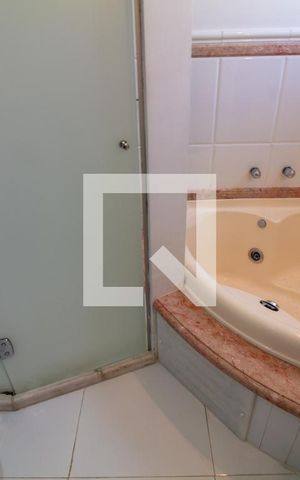 Apartamento à venda com 213m², 3 quartos e 4 vagas Apartamento à venda com 213m², 3 quartos e 4 vagasBanheiro da Suíte 3