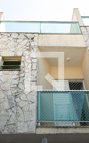 Casa à venda com 170m², 4 quartos e 2 vagasFachada