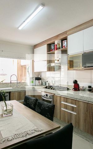 Casa à venda com 170m², 4 quartos e 2 vagasCozinha