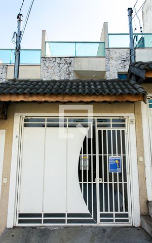 Casa à venda com 170m², 4 quartos e 2 vagasFachada