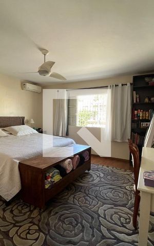 Casa à venda com 270m², 3 quartos e 2 vagas Casa à venda com 270m², 3 quartos e 2 vagasSuíte