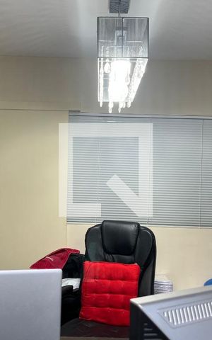 Casa à venda com 270m², 3 quartos e 2 vagas Casa à venda com 270m², 3 quartos e 2 vagasEscritório
