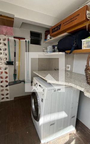 Casa à venda com 270m², 3 quartos e 2 vagas Casa à venda com 270m², 3 quartos e 2 vagasLavanderia