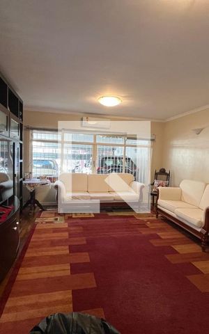 Casa à venda com 270m², 3 quartos e 2 vagas Casa à venda com 270m², 3 quartos e 2 vagasSala