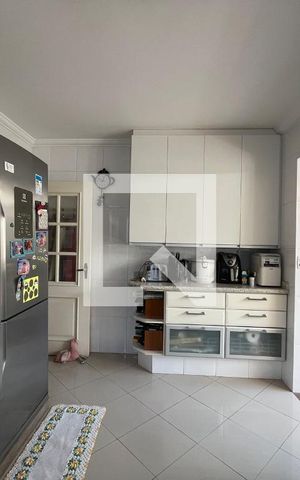 Casa à venda com 270m², 3 quartos e 2 vagas Casa à venda com 270m², 3 quartos e 2 vagasCozinha