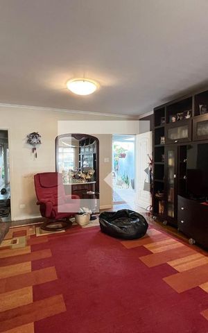 Casa à venda com 270m², 3 quartos e 2 vagas Casa à venda com 270m², 3 quartos e 2 vagasSala