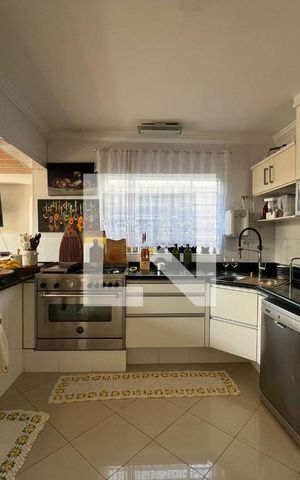Casa à venda com 270m², 3 quartos e 2 vagas Casa à venda com 270m², 3 quartos e 2 vagasCozinha