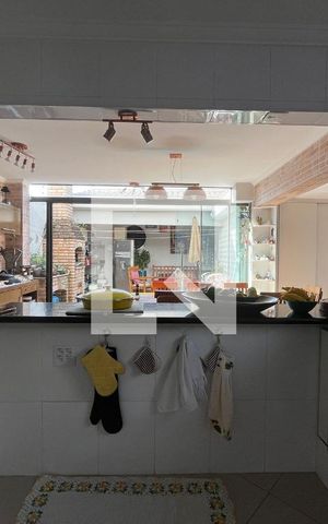 Casa à venda com 270m², 3 quartos e 2 vagas Casa à venda com 270m², 3 quartos e 2 vagasCozinha