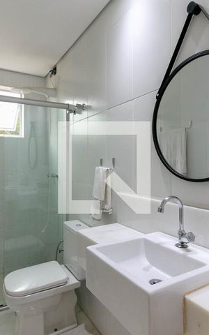 Casa de condomínio à venda com 810m², 4 quartos e 4 vagas Casa de condomínio à venda com 810m², 4 quartos e 4 vagasBanheiro Social