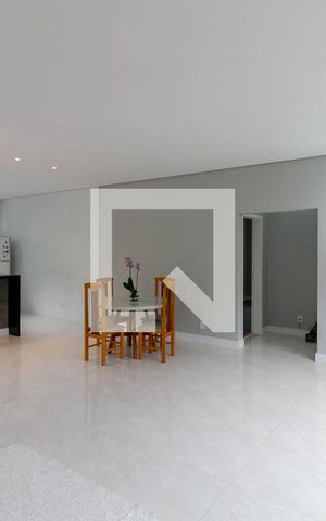 Casa de condomínio à venda com 810m², 4 quartos e 4 vagas Casa de condomínio à venda com 810m², 4 quartos e 4 vagasSala