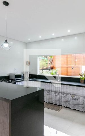 Casa de condomínio à venda com 810m², 4 quartos e 4 vagas Casa de condomínio à venda com 810m², 4 quartos e 4 vagasCozinha