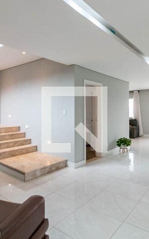 Casa de condomínio à venda com 810m², 4 quartos e 4 vagas Casa de condomínio à venda com 810m², 4 quartos e 4 vagasSala 2
