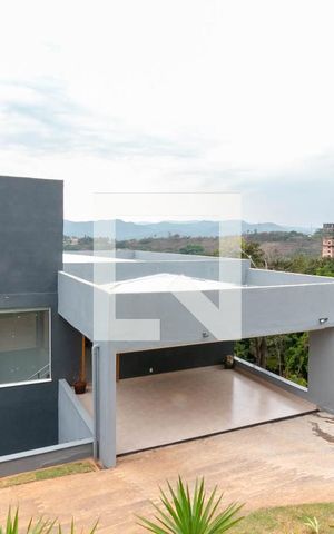 Casa de condomínio à venda com 810m², 4 quartos e 4 vagas Casa de condomínio à venda com 810m², 4 quartos e 4 vagasEntrada