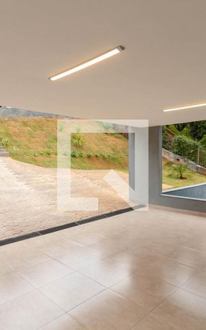 Casa de condomínio à venda com 810m², 4 quartos e 4 vagas Casa de condomínio à venda com 810m², 4 quartos e 4 vagasEntrada