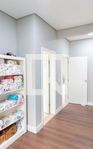 Casa de condomínio à venda com 810m², 4 quartos e 4 vagas Casa de condomínio à venda com 810m², 4 quartos e 4 vagasQuarto Suíte