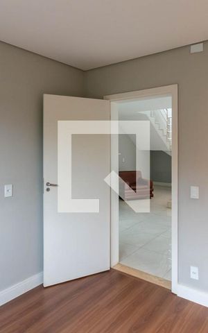 Casa de condomínio à venda com 810m², 4 quartos e 4 vagas Casa de condomínio à venda com 810m², 4 quartos e 4 vagasQuarto 3