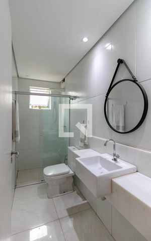 Casa de condomínio à venda com 810m², 4 quartos e 4 vagas Casa de condomínio à venda com 810m², 4 quartos e 4 vagasBanheiro Social