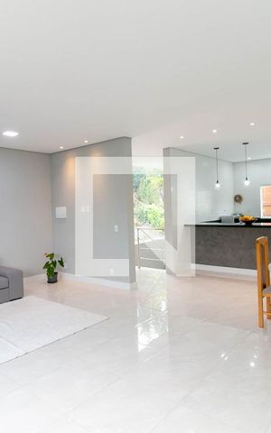 Casa de condomínio à venda com 810m², 4 quartos e 4 vagas Casa de condomínio à venda com 810m², 4 quartos e 4 vagasSala
