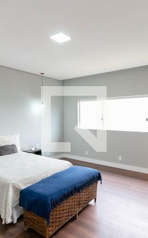 Casa de condomínio à venda com 810m², 4 quartos e 4 vagas Casa de condomínio à venda com 810m², 4 quartos e 4 vagasQuarto Suíte