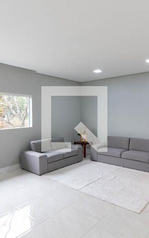 Casa de condomínio à venda com 810m², 4 quartos e 4 vagas Casa de condomínio à venda com 810m², 4 quartos e 4 vagasSala