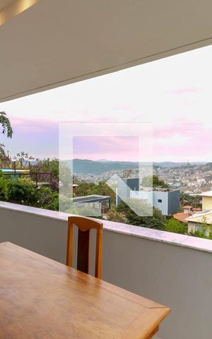 Casa de condomínio à venda com 810m², 4 quartos e 4 vagas Casa de condomínio à venda com 810m², 4 quartos e 4 vagasVaranda
