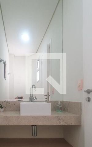 Casa para alugar com 219m², 4 quartos e 4 vagas Casa para alugar com 219m², 4 quartos e 4 vagasBanheiro 1