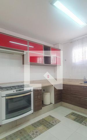 Casa para alugar com 219m², 4 quartos e 4 vagas Casa para alugar com 219m², 4 quartos e 4 vagasCozinha