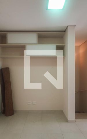 Casa para alugar com 219m², 4 quartos e 4 vagas Casa para alugar com 219m², 4 quartos e 4 vagasHall Quartos