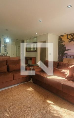 Casa para alugar com 219m², 4 quartos e 4 vagas Casa para alugar com 219m², 4 quartos e 4 vagasSala