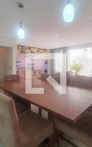 Casa para alugar com 219m², 4 quartos e 4 vagas Casa para alugar com 219m², 4 quartos e 4 vagasSala