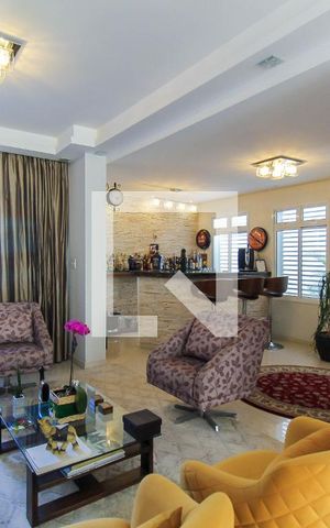 Casa à venda com 300m², 4 quartos e 4 vagas Casa à venda com 300m², 4 quartos e 4 vagasSala