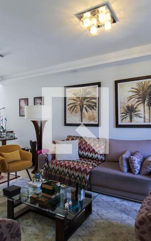 Casa à venda com 300m², 4 quartos e 4 vagas Casa à venda com 300m², 4 quartos e 4 vagasSala