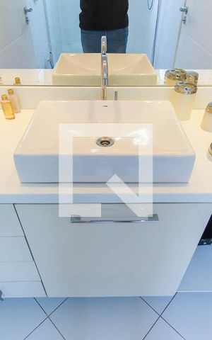 Casa à venda com 300m², 4 quartos e 4 vagas Casa à venda com 300m², 4 quartos e 4 vagasBanheiro da Suíte 2