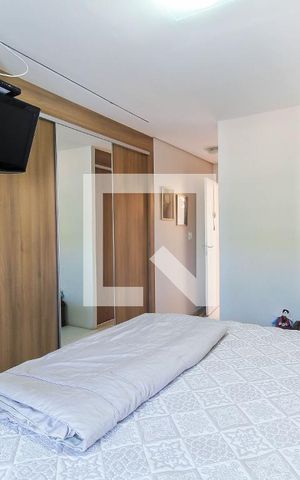 Casa à venda com 300m², 4 quartos e 4 vagas Casa à venda com 300m², 4 quartos e 4 vagasQuarto 3 - Suíte