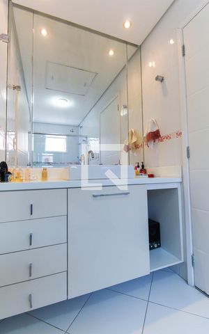 Casa à venda com 300m², 4 quartos e 4 vagas Casa à venda com 300m², 4 quartos e 4 vagasBanheiro da Suíte 2