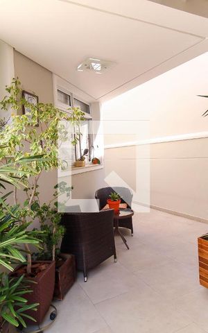 Casa à venda com 300m², 4 quartos e 4 vagas Casa à venda com 300m², 4 quartos e 4 vagasÁrea externa