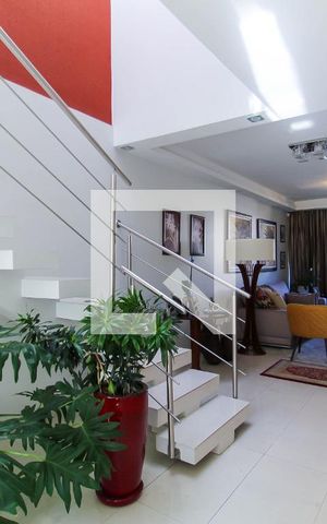 Casa à venda com 300m², 4 quartos e 4 vagas Casa à venda com 300m², 4 quartos e 4 vagasSala