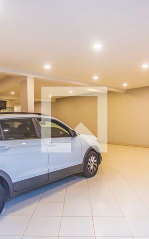 Casa à venda com 675m², 5 quartos e 8 vagas Casa à venda com 675m², 5 quartos e 8 vagasGaragem