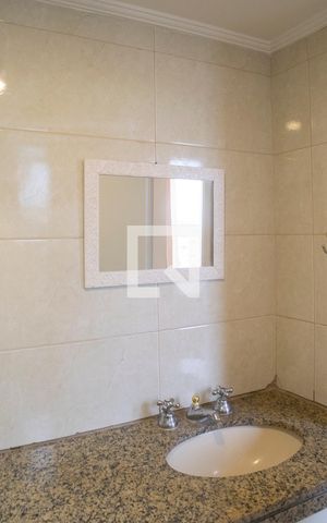 Apartamento à venda com 240m², 4 quartos e 3 vagasBanheiro Quarto 4