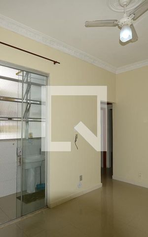 Apartamento para alugar com 65m², 2 quartos e sem vagaSala
