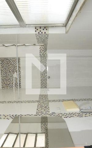 Apartamento para alugar com 65m², 2 quartos e sem vagaBanheiro de serviço