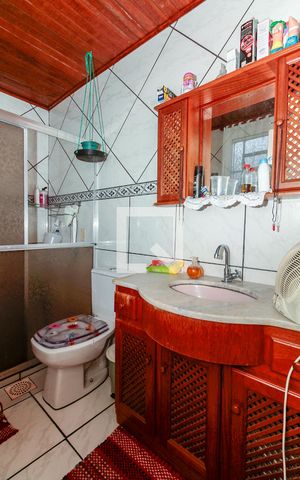 Casa à venda com 160m², 3 quartos e sem vaga Casa à venda com 160m², 3 quartos e sem vagaBanheiro Suíte