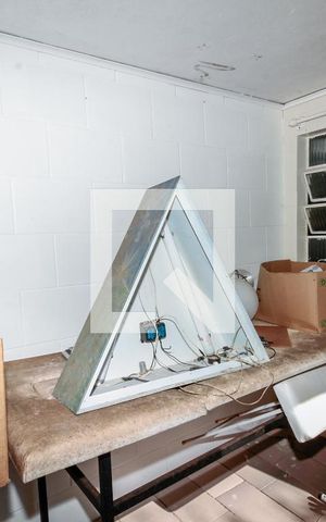 Casa à venda com 160m², 3 quartos e sem vaga Casa à venda com 160m², 3 quartos e sem vagaEscritório