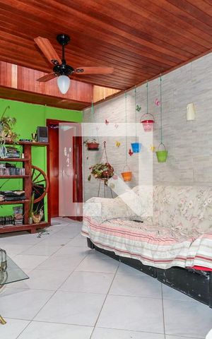 Casa à venda com 160m², 3 quartos e sem vaga Casa à venda com 160m², 3 quartos e sem vagaSala