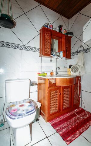 Casa à venda com 160m², 3 quartos e sem vaga Casa à venda com 160m², 3 quartos e sem vagaBanheiro Suíte