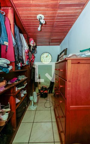 Casa à venda com 160m², 3 quartos e sem vaga Casa à venda com 160m², 3 quartos e sem vagaCloset